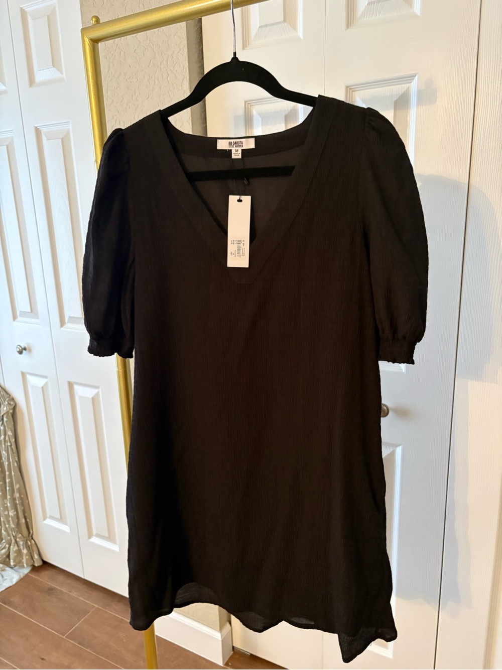 BB Dakota Dress NWT Black V-Neck Ribbed Puff-Sleeve, Size M